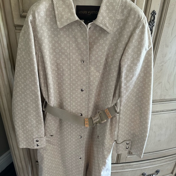 Louis Vuitton Monogram coat with stainless steel belt jacket - Picture 5 of 12